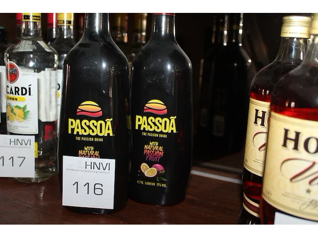 Twee flessen passoa. - afbeelding 1 van  2