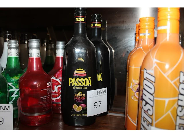 Twee flessen passoa. - afbeelding 1 van  2
