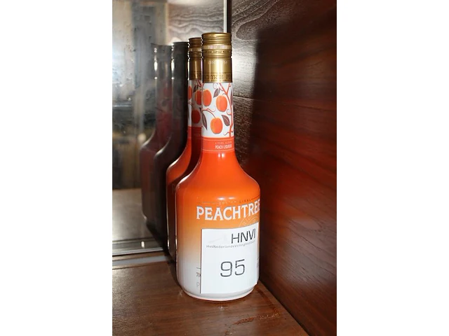 Twee flessen peach tree. - afbeelding 2 van  2