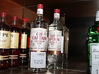 Twee flessen rum old captain. - afbeelding 1 van  2