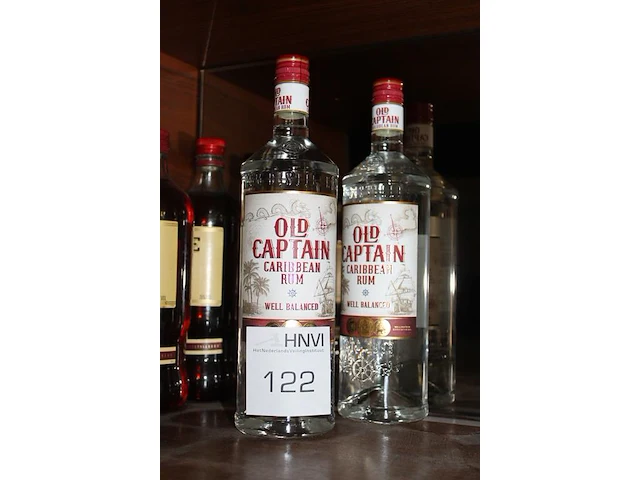 Twee flessen rum old captain. - afbeelding 2 van  2