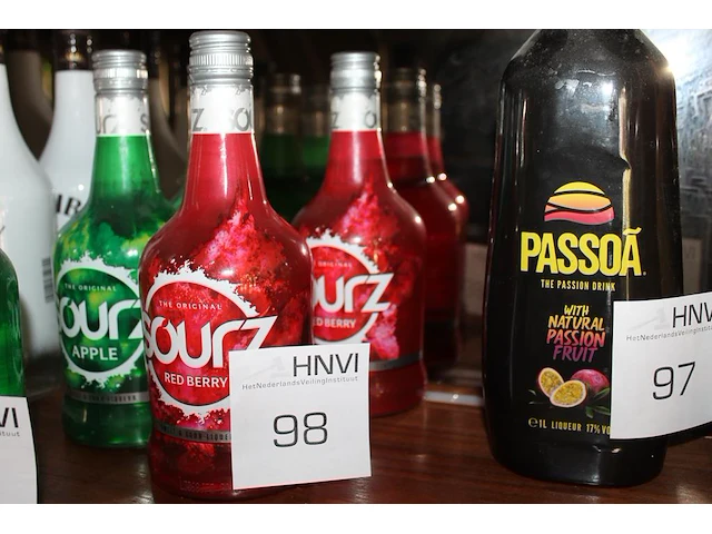 Twee flessen sourz red berry. - afbeelding 1 van  2