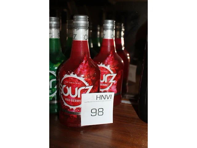 Twee flessen sourz red berry. - afbeelding 2 van  2