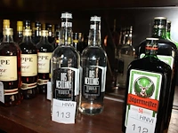 Twee flessen tequila dos mexicanos. - afbeelding 1 van  2