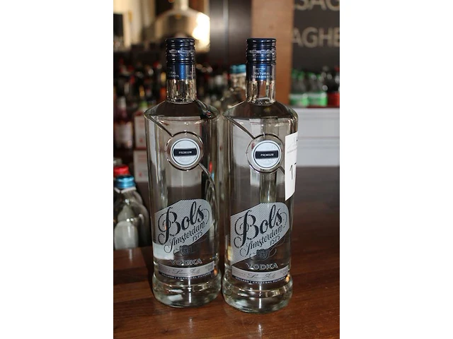 Twee flessen vodka bols. - afbeelding 2 van  2