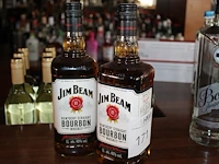 Twee flessen whisky jim beam. - afbeelding 1 van  2