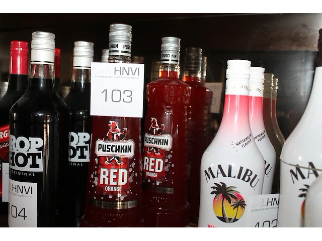 Twee flessen wodka puschkin red orange. - afbeelding 1 van  2