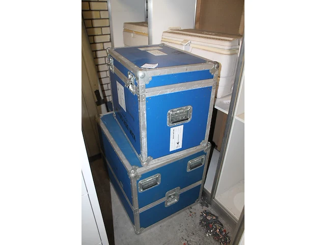 Twee flightcases in twee maten waaronder 80 cm x 60 cm x 65 cm - afbeelding 2 van  2