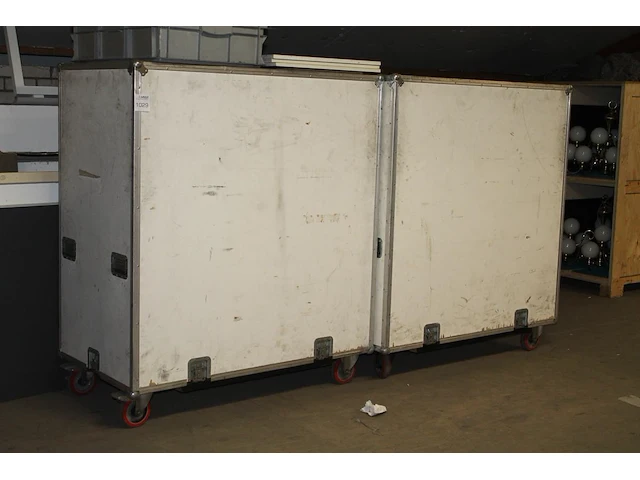 Twee flightcases met afmeting 144 cm x 80 cm x 165 cm - afbeelding 1 van  1