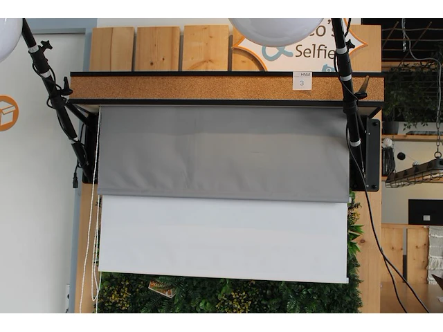 Twee flitslampen mettle 400 q met diffuser en wandbeugel. let op exclusief meubel, groen en achterwanden - afbeelding 3 van  11