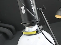 Twee flitslampen mettle 400 q met diffuser en wandbeugel. let op exclusief meubel, groen en achterwanden - afbeelding 5 van  11