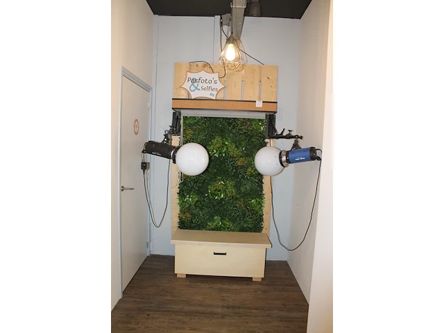 Twee flitslampen mettle 400 q met twee wandbeuglels . exlusief achterwand en groen - afbeelding 3 van  4