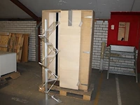 Twee folderstandaards in transportkist. hoogte 160 cm - afbeelding 1 van  2
