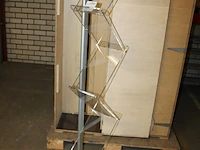Twee folderstandaards in transportkist. hoogte 160 cm - afbeelding 2 van  2