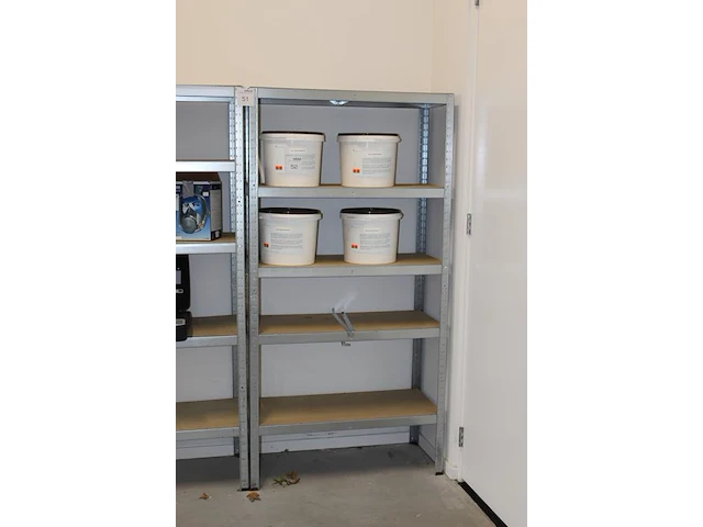 Twee gegalvaniseerde stellingen met afmeting 90 x 40 x 180 cm. let op: exclusief inhoud. - afbeelding 2 van  2