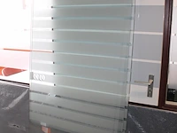 Twee glazen deuren. afmeting 82 x 89 cm. - afbeelding 2 van  2