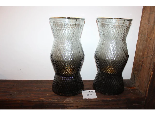 Twee glazen windlichten. hoogte 38cm. - afbeelding 1 van  1