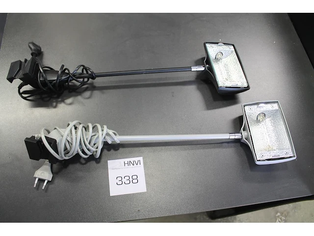 Twee halogeenlampjes met lengte 52 cm. - afbeelding 1 van  1
