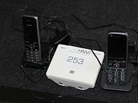 Twee handheldtelefoons gigaset met ontvanger. - afbeelding 1 van  2