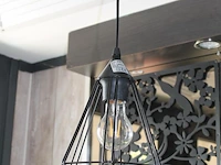 Twee hanglampen met doorsnede 18 cm. - afbeelding 2 van  2