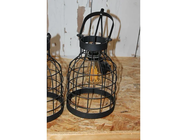 Twee hanglampen met doorsnede 20 cm. - afbeelding 2 van  2