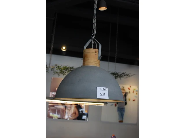 Twee hanglampen met doorsnede 48 cm. let op! lampen hangen aan het plafond en dienen door uzelf verwijderd ... - afbeelding 2 van  2