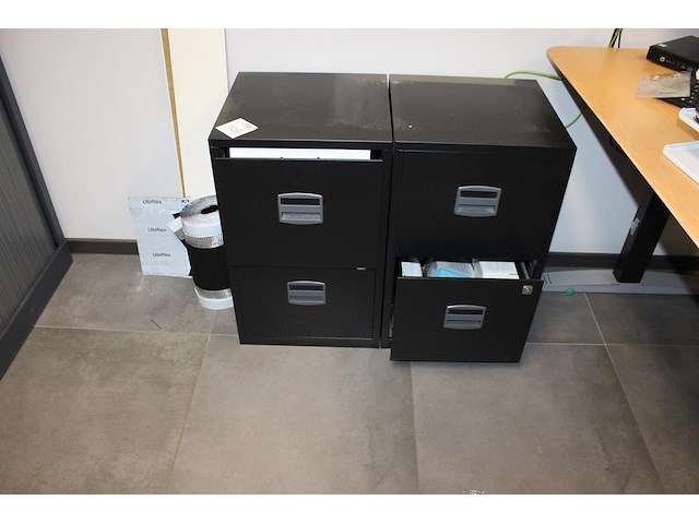 Twee hangmappenkasten. afmeting 41 x 40 x 67 cm. - afbeelding 2 van  2