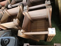 Twee hardhouten bloempotten. afmeting 53 x 53 x 65 cm. - afbeelding 2 van  2