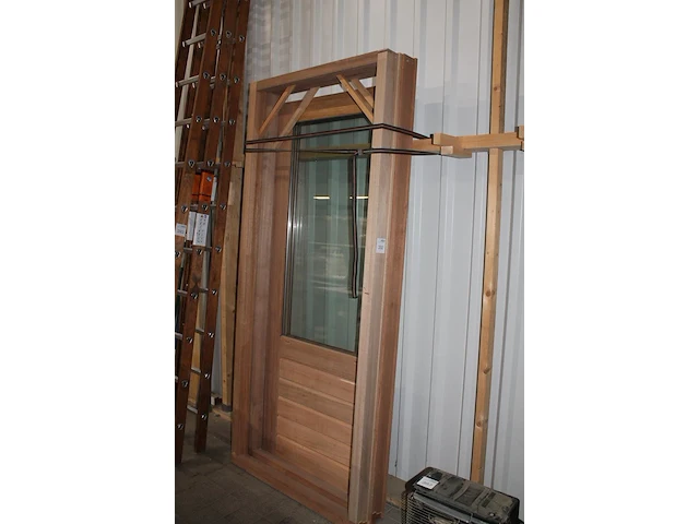Twee hardhouten buitendeurkozijnen 106 x 242 cm met twee hardhouten buitendeuren. - afbeelding 2 van  3