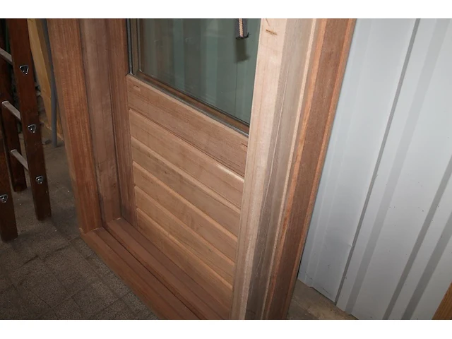Twee hardhouten buitendeurkozijnen 106 x 242 cm met twee hardhouten buitendeuren. - afbeelding 3 van  3