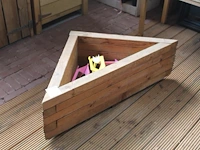 Twee hoekbloembakken. afmeting 84 x 84 x 36 cm. let op: exclusief inhoud - afbeelding 1 van  2