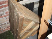 Twee hoekbloembakken. afmeting 84 x 84 x 36 cm. let op: exclusief inhoud - afbeelding 2 van  2