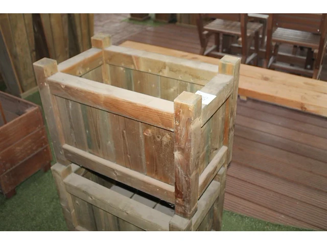 Twee houten bloembakken. afmeting 70 x 41 x 50 cm. - afbeelding 1 van  3
