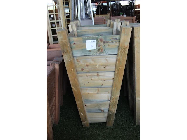 Twee houten bloempotten. afmeting 50 x 50 x 96 cm. - afbeelding 2 van  3