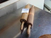 Twee houten pizzarollers. - afbeelding 1 van  2