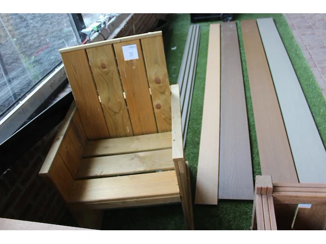 Twee houten stoelen. afmeting 60 x 56 x 98 cm. - afbeelding 1 van  3