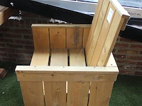 Twee houten stoelen. afmeting 60 x 56 x 98 cm. - afbeelding 2 van  3