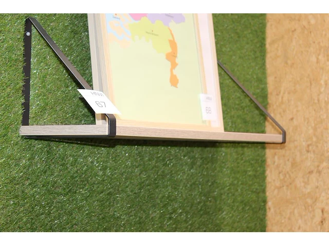 Twee houten wandschappen. afmeting 80 x 24 cm. - afbeelding 2 van  2