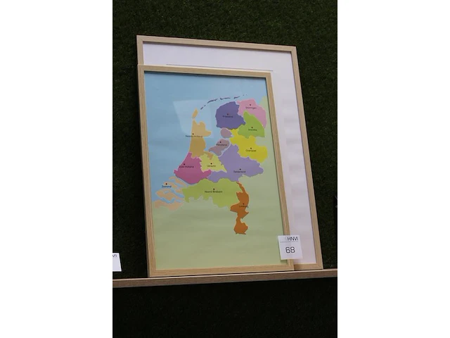 Twee houten wissellijsten. afmeting 43 x 63 en 53 x 73 cm. - afbeelding 2 van  2