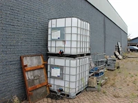 Twee ibc vaten - afbeelding 1 van  2