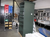 Twee ikea boekenkasten groen. per kast hoogte 215cm, breedte 90cm, diepte 34 cm. margeproduct - afbeelding 1 van  3