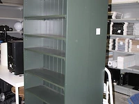 Twee ikea boekenkasten groen. per kast hoogte 215cm, breedte 90cm, diepte 34 cm. margeproduct - afbeelding 2 van  3