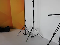 Twee in hoogte verstelbare statieven. - afbeelding 1 van  2