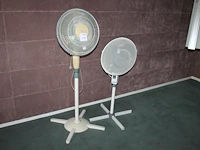 Twee in hoogte verstelbare ventilatoren waaronder airmade. - afbeelding 2 van  2