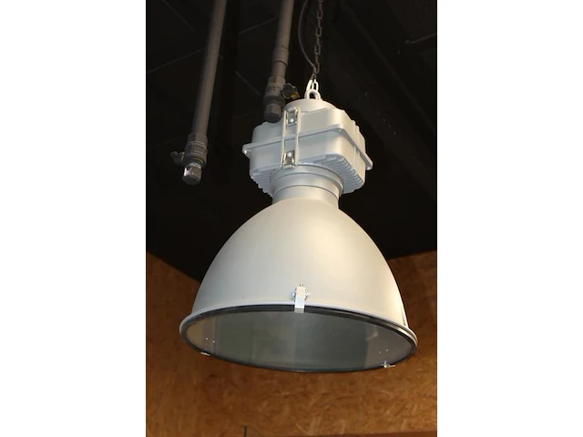 Twee industriële hanglampen met doorsnede 50 cm en hoogte 60 cm. - afbeelding 3 van  3