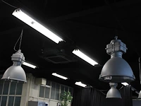 Twee industriële hanglampen met doorsnede 50 cm en hoogte 60 cm. - afbeelding 1 van  3