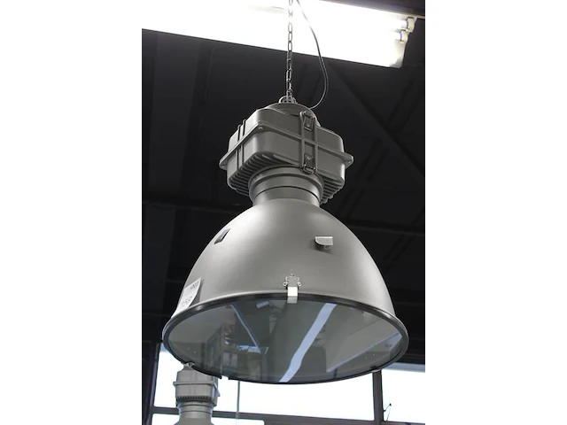 Twee industriële hanglampen met doorsnede 50 cm en hoogte 60 cm. - afbeelding 3 van  3