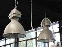 Twee industriële hanglampen met doorsnede 50 cm en hoogte 60 cm. - afbeelding 2 van  3