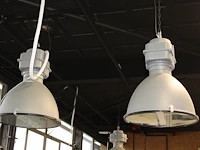 Twee industriële hanglampen met doorsnede 50 cm en hoogte 60 cm. - afbeelding 3 van  3