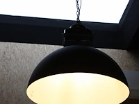 Twee industriële hanglampen met doorsnede 50 cm en hoogte 60 cm. - afbeelding 1 van  5